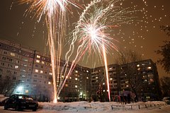 Rossijan prizvali snimat na video fejerverki vo dvorah e8eba9b.jpg
