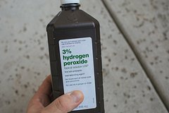 Eksperty posovetovali smazat plesen v vannoj perekisju 1f85c5a.jpg