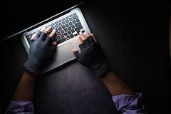 Hakery vzlomali efir ukrainskogo telekanala i translirovali prorossijskie teksty 2666786.jpg