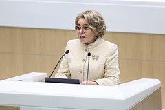 Matvienko podarila putinu tri pary perchatok 6e79fc8.jpg