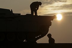 Rossijskie tankisty unichtozhili pervuju mashinu na shassi tanka m1 abrams a489929.jpg
