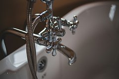 Stroiteli zabrali santehniku iz doma klienta iz za otkaza oplachivat remont b816126.jpg