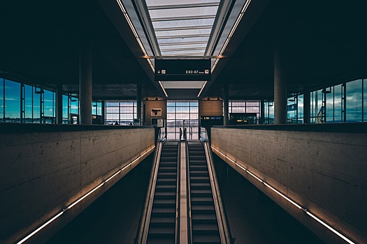 V aeroportu barselony nashli paket s radioaktivnym materialom 8d2f39f.jpg