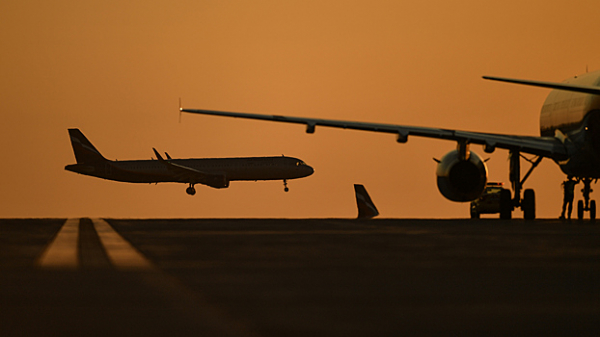 Dva passazhirskih samoleta stolknulis v aeroportu filippin d485820.jpg