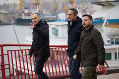 Minoborony rossii zajavilo ob udare po angaru v portovom rajone odessy v eto vremja v gorode nahodilsja zelenskij f9d9b07.jpg