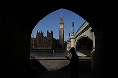 Nad zdaniem britanskogo parlamenta navisla ugroza obrushenija 57771f3.jpg