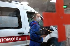 Pod moskvoj avtomobil vehal v ostanovku s ljudmi bd02526.jpg