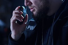 Policejskij zanjalsja seksom s kollegoj vo vremja dezhurstva pri vkljuchennoj racii fe6e810.jpg