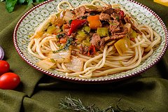 Rossijanin opisal deshevuju stolovuju v kazahstane frazoj ljudi idut tolpami 05f2143.jpg