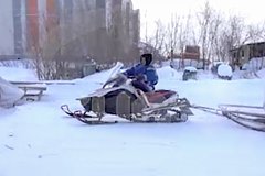 Rossijanin s semej proehal na snegohode 150 kilometrov po tundre s odnoj celju e018747.jpg