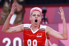 Tureckaja volejbolistka rossijskogo kluba ustroila draku v nochnom klube stambula 1737643.jpg