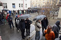 Tysjachi rossijan prishli sdat krov dlja postradavshih v krokuse a144615.jpg