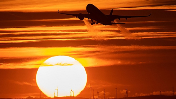 U samoleta boeing tresnulo lobovoe steklo v nebe nad atlantikoj fd40c24.jpg