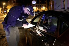 V latvii soobshhili o deportacii chetyreh uchastvovavshih v vyborah rossijan e945c4d.jpg