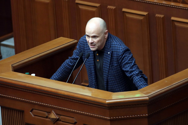 Зеленский уволил ряд своих советников и помощников. Что стало причиной кадровых перестановок?