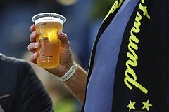 Glava rfs nazval glavnoe prepjatstvie dlja vozvrashhenija piva na stadiony 8739873.jpg