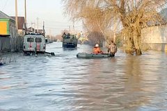 Mer orenburga prigrozil prinuditelnoj evakuaciej zhiteljam podtoplennyh domov 3d59029.jpg