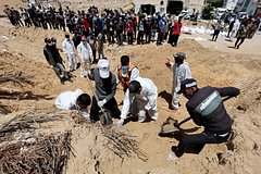 V massovom zahoronenii v bolnice v sektore gaza nashli tela 180 pogibshih 7c38249.jpg