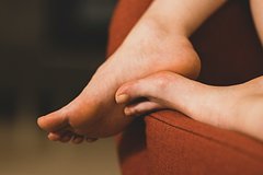 Dermatolog nazvala sposob izbavitsja ot treshhin na pjatkah 3f91027.jpg
