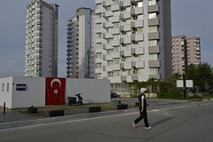 Nashestvie zmej v domah i avtomobiljah proizoshlo v tureckom gorode 100ff2b.jpg