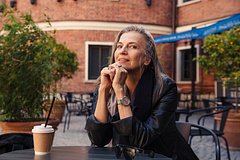 Pozhilaja zhenshhina pocelovala zhenatogo druga junosti i udivilas d286589.jpg