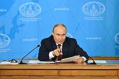 Putin zajavil o planah podpisat dogovor o strategicheskom partnerstve s kndr 198f45a.jpg