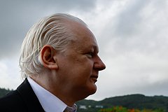 Raskryto chislo dopushhennyh na slushanija po delu assanzha zhurnalistov 58be7bb.jpg