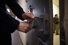 Rossijanin popytalsja zadushit zhenu i popal v koloniju 015214a.jpg