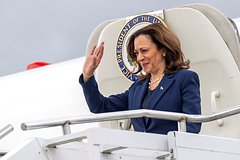 Vice prezident ssha dosrochno pokinula sammit po ukraine 3234430.jpg