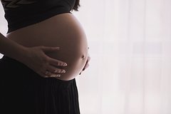Zhenshhina s ochen redkoj osobennostju vynosila mladencev v raznyh matkah a7a8410.jpg