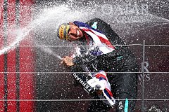 Hemilton vyigral v formule 1 vpervye s 2021 goda 32dda26.jpg