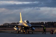 Istrebiteli f 16 na ukraine b9dcbf6.jpg