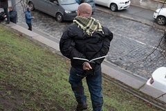 Na ukraine zaderzhali podozrevaemyh v podzhogah avtomobilej voennyh 3dc334c.jpg
