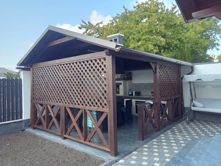 Альтанка деревянная