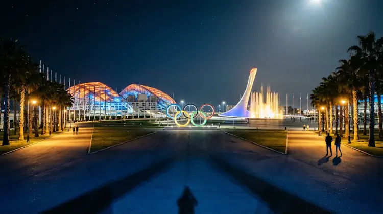 Олимпийский парк в адлерском районе сочи ночью